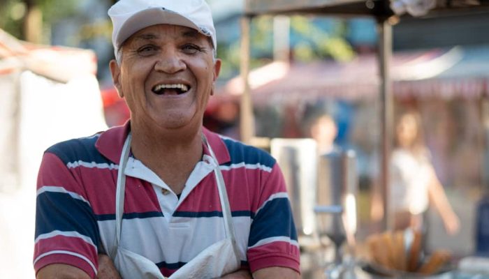 homem prestador de serviço